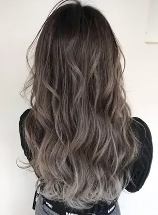 カラー stylist 静音「LEON」のヘアスタイル