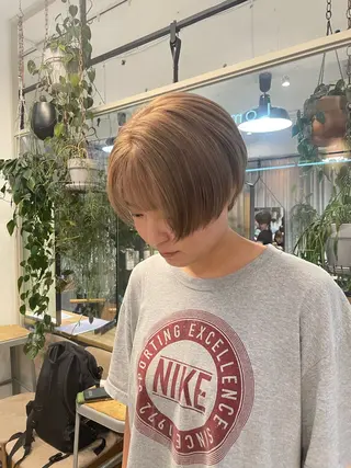 ショート カラー ミルクティー× グレージュMOMOのヘアスタイル