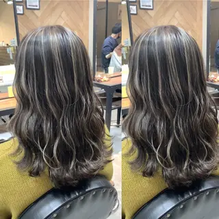 ミディアム カラー リサ tonieのヘアスタイル