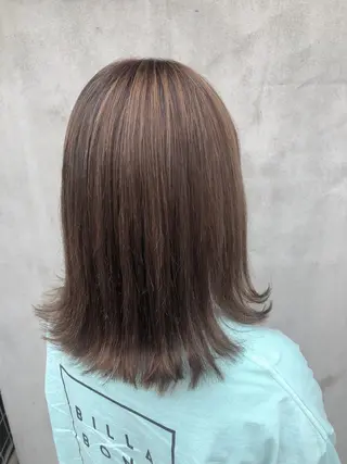 ミディアム カラー 佐藤 美聡のヘアスタイル