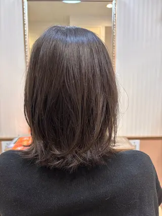 ミディアム 吉井 愛のヘアスタイル