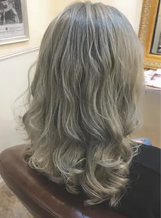 セミロング カラー 岩谷/ブリーチ 🪽透明感カラーのヘアスタイル