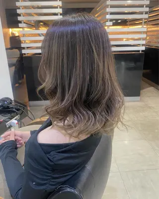 セミロング カラー ヘアアレンジ 烏山 達也のヘアスタイル