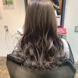 セミロング カラー UMEDA FIGAROのヘアスタイル