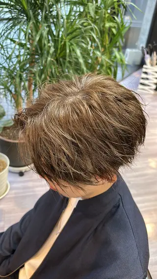 カラー メンズ arika オケシ　リョウダイのヘアスタイル