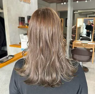 セミロング 川筋 桃果のヘアスタイル