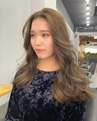ロング カラー ミルクティーベージュ ❤︎レイヤー　MIAのヘアスタイル