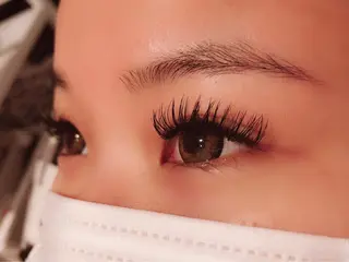 マツエク・マツパ UMEDA FIGAROのヘアスタイル