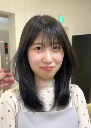 ミディアム フカミ マナカのヘアスタイル