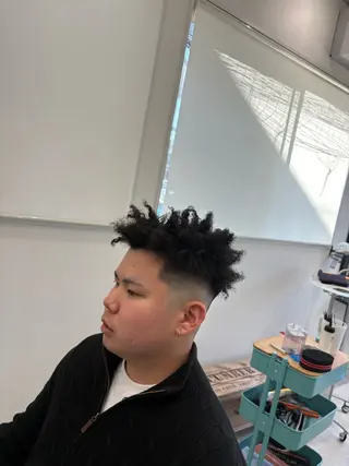 ショート パーマ メンズ 本間 颯太のヘアスタイル