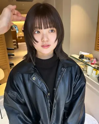ミディアム カラー yiye shioriのヘアスタイル