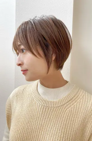 ショート レイヤーカット /透明感カラー西田のヘアスタイル