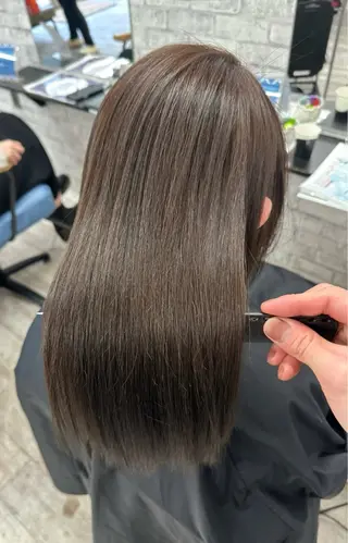 セミロング 髪質改善　縮毛矯正 Ryuki🦮のヘアスタイル