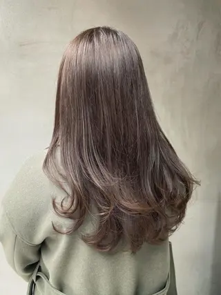 ロング shiori ﾍﾞｰｼﾞｭｶﾗｰのヘアスタイル