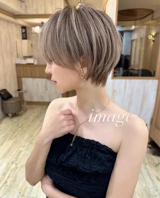ショート カラー 新宿店長 🦄ブリーチYUGOのヘアスタイル