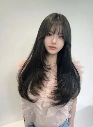 ロング SONA/レイヤー /ダブルカラーのヘアスタイル