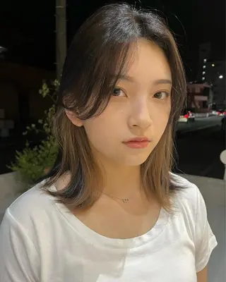 ミディアム カラー 網谷 萌夏のヘアスタイル