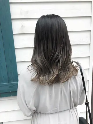 セミロング カラー 山崎 俊介のヘアスタイル