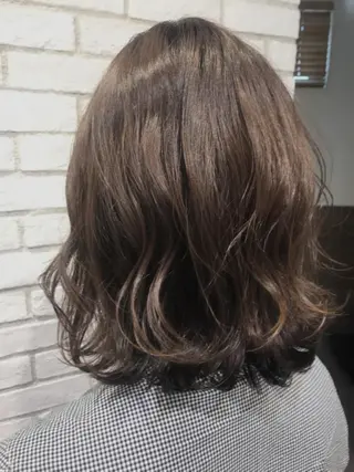 カラー 米良 志織のヘアスタイル