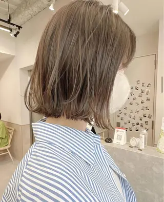 ミディアム レイヤー・カット モデル・透明感カラーのヘアスタイル