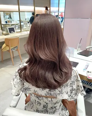 ロング カラー ヘアアレンジ 🤎小顔レイヤー /ベージュ🤎友香のヘアスタイル