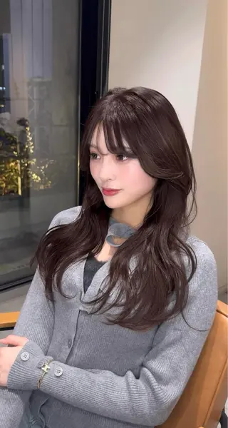 ロング 韓国レイヤーカット 透明感カラー冨田那樹のヘアスタイル