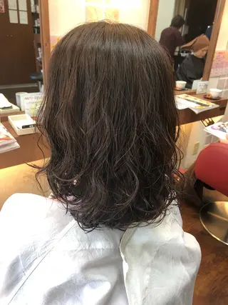 ミディアム パーマ 大野 まゆのヘアスタイル