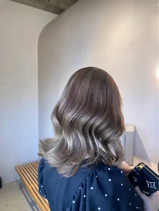 ミディアム カラー tim hinaのヘアスタイル