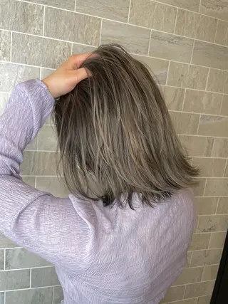 ミディアム ブリーチ毛矯正.髪質 改善.髪にドラマをのヘアスタイル