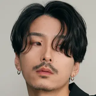 ショート パーマ メンズ 丸山 哲史のヘアスタイル