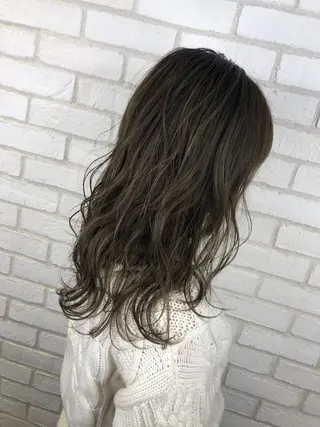 ミディアム カラー 小島 侑衣のヘアスタイル
