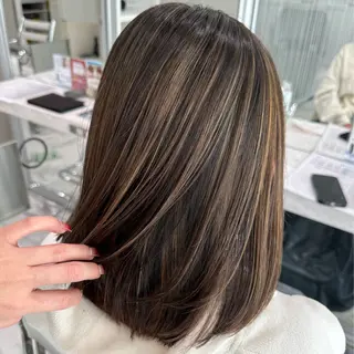ミディアム カラー ハッシュカット 田窪珠妃のヘアスタイル