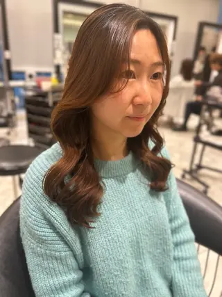 セミロング パーマ 韓国っぽ透け感カラー マンツーマン🫧なおのヘアスタイル