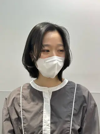 ショート カラー パーマ ヘアアレンジ メンズ キッズ ネイル マツエク・マツパ アイブロウ 切りっぱなしヘアボブ ミディアムヘアRYOのヘアスタイル
