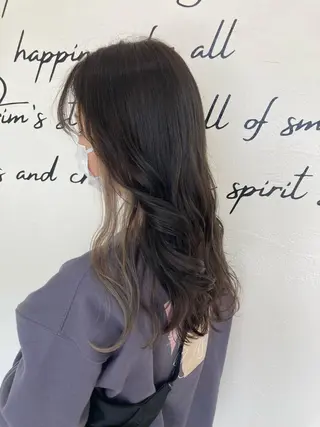 ロング カラー 浅岡 のどかのヘアスタイル