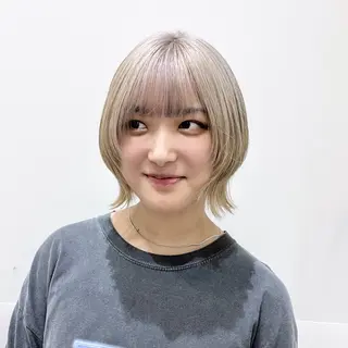 ショート カラー 🩵ブリーチカラー 🐈MIORI🩵のヘアスタイル