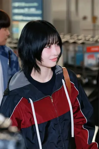 ミディアム YUUKI/ウルフ .ハイレイヤーのヘアスタイル