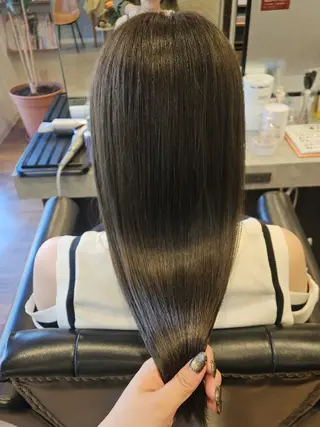 カラー ロング 関口 友菜のヘアスタイル