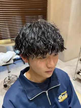 ショート ⚡メンズパーマフ ェードカットTomyのヘアスタイル