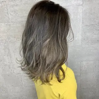 ミディアム カラー still .のヘアスタイル