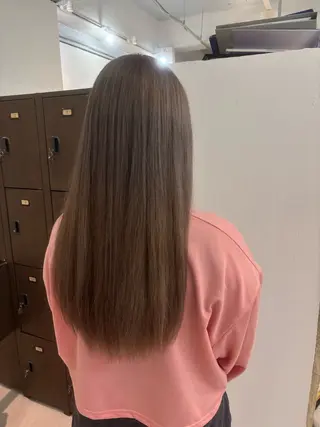 ロング カラー 室谷 ゆりあのヘアスタイル