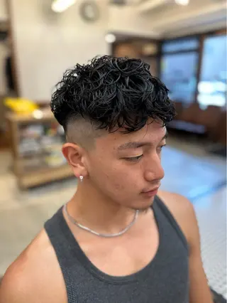 メンズ NUMBER THREEのヘアスタイル