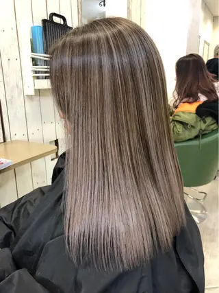 ミディアム 韓国レイヤー外国人風 透明感カラー髪質改善のヘアスタイル