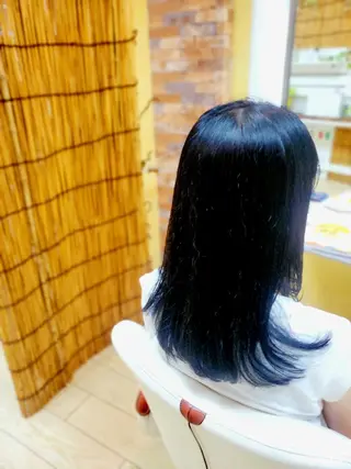 カラー セミロング 田中 牧子のヘアスタイル