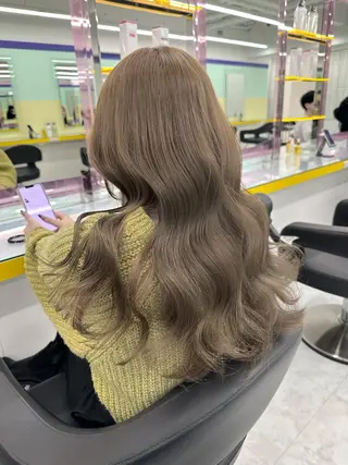 カラー ブリーチ縮毛矯正加藤 赤み無し透明感ヘアのヘアスタイル