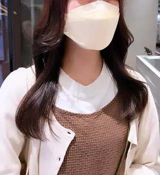 ロング カラー サキ🤍ハイトーン 🩰くびれ巻きヘアのヘアスタイル