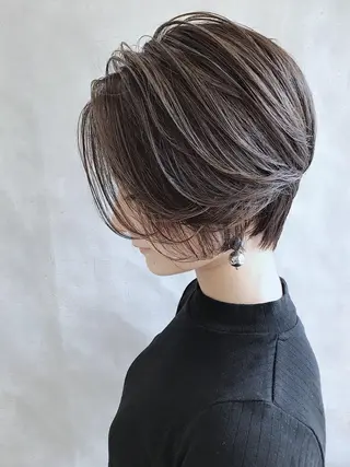 ショート カラー MOU namba ムウナンバのヘアスタイル