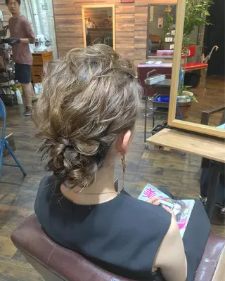 セミロング ヘアアレンジ 川名 充✂️のヘアスタイル