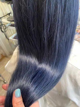 ロング カラー 千野 優由のヘアスタイル