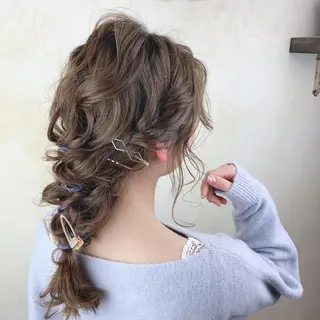 セミロング カレンダー 弁天町Tomoのヘアスタイル